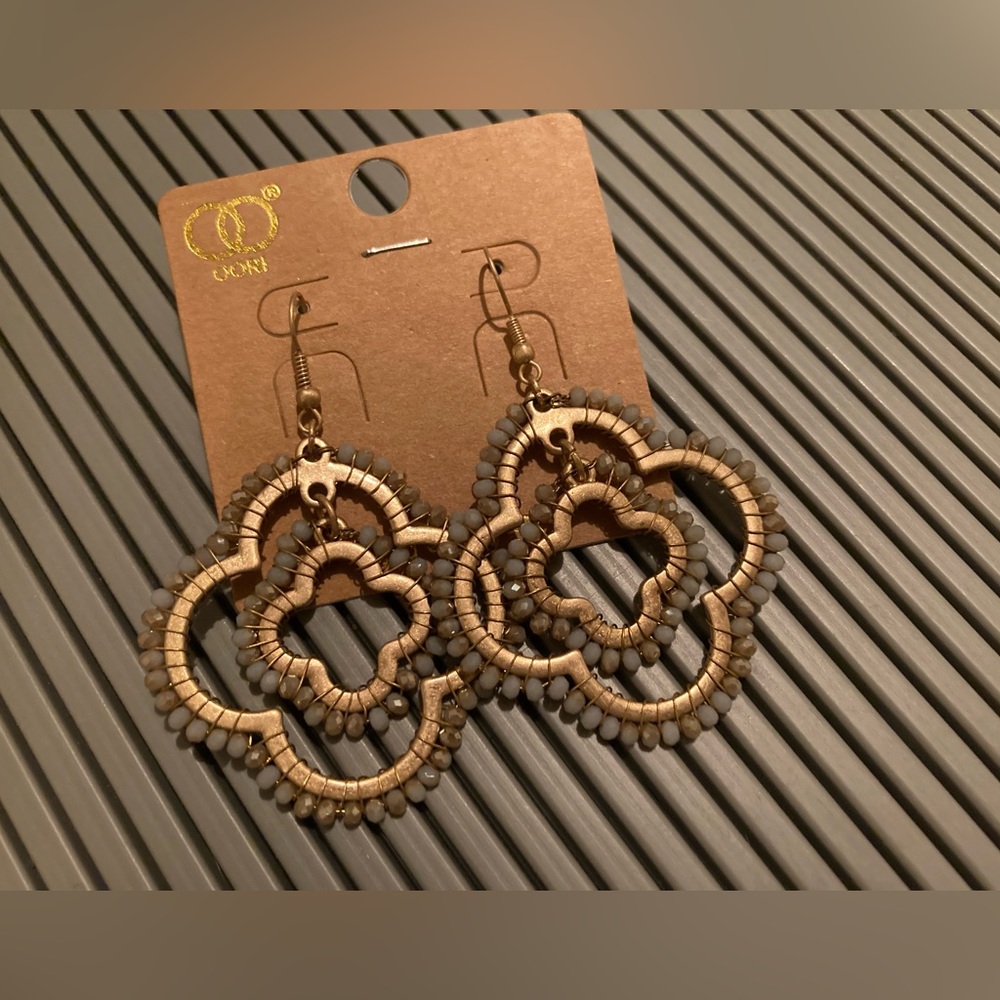 Grey Clover Earrings